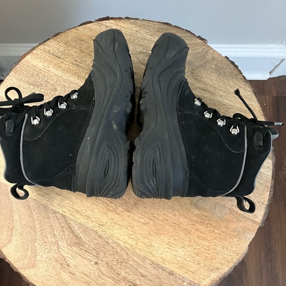 The North Face Waterproof Black Snow Boots Size 1 - Picture 6 of 8